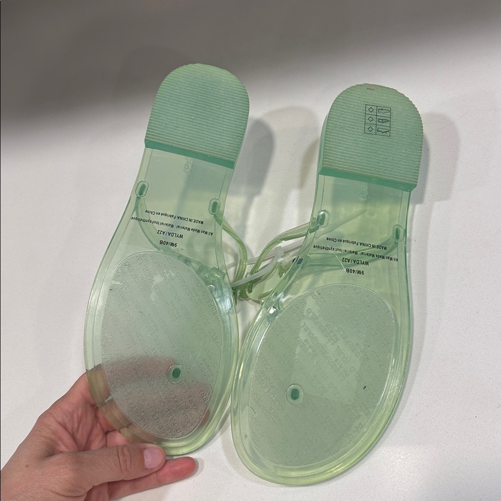 NEW Karl Lagerfeld WYLDA Mint Green Transparent Slip On Thong Sandal - Womens 9 - Picture 3 of 5